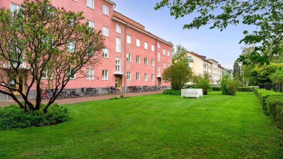 Del av gården på framsidan mot Botvidsgatan